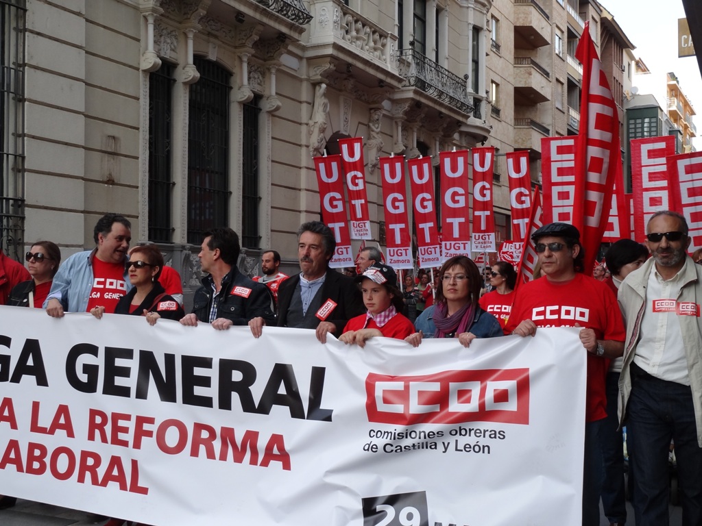 Una multitudinaria manifestacin recorri el centro de Zamora