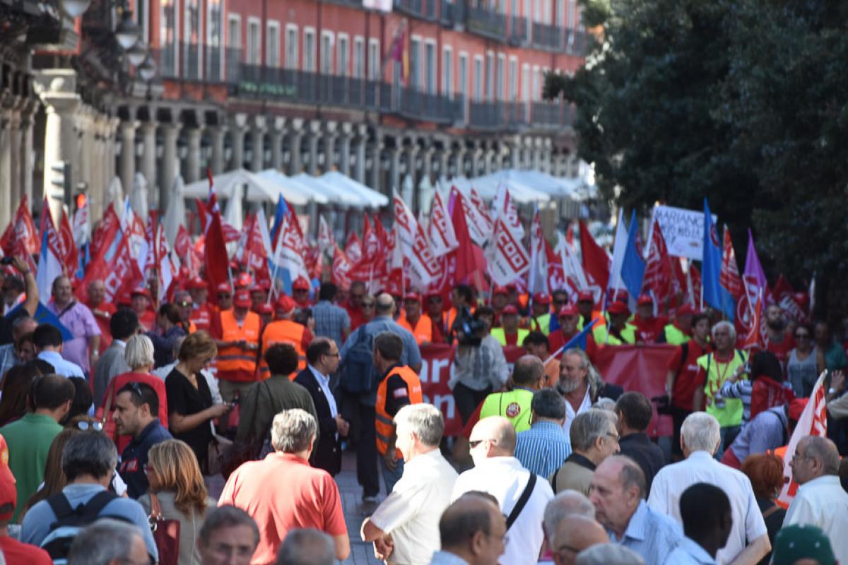 Llegada de la marcha de las pensiones dignas a la Plaza de Fuente Dorada